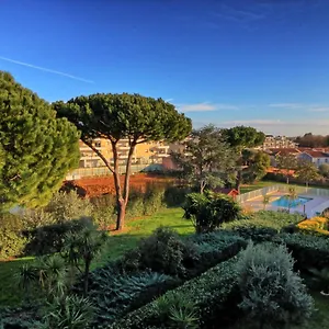 https://studio-calme-dernier-etage.fr-provencehotel.com